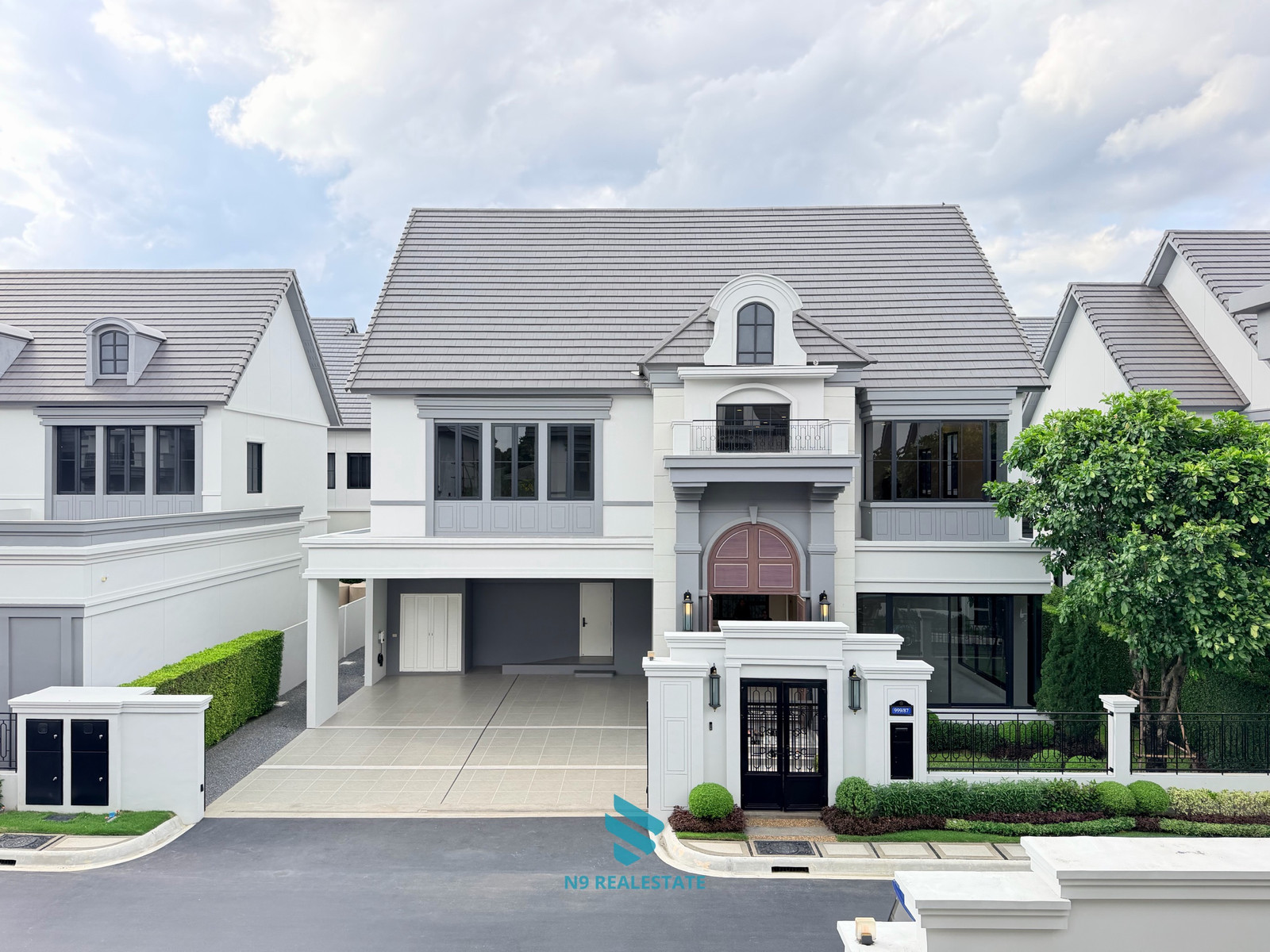 (Reduced 10 million) Narasiri Phahon-Watcharapol 4 bedrooms, 6 parking spaces, near expressway, Don Mueang Airport. Luxurious central area in this area