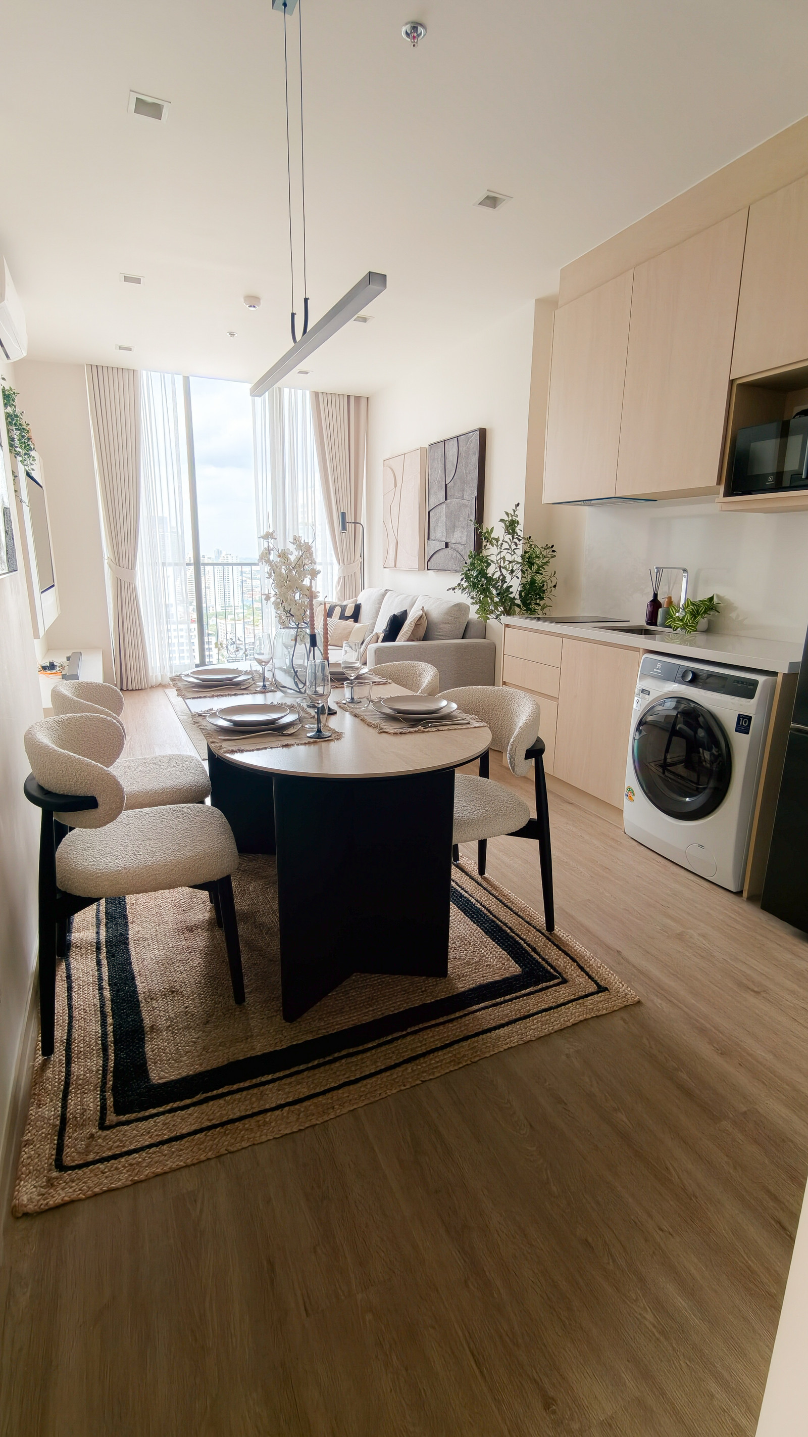 Noble State Sukhumvit 39 for rent, 2 bedrooms, 2 bathrooms, in the heart of the city, near BTS Phrom Phong, beautifully decorated, ready to move in. Noble State Sukhumvit 39 for rent, 2 bedrooms, 2 bathrooms, in the heart of the city, near BTS Phrom Phong, beautifully decorated, ready to move in.