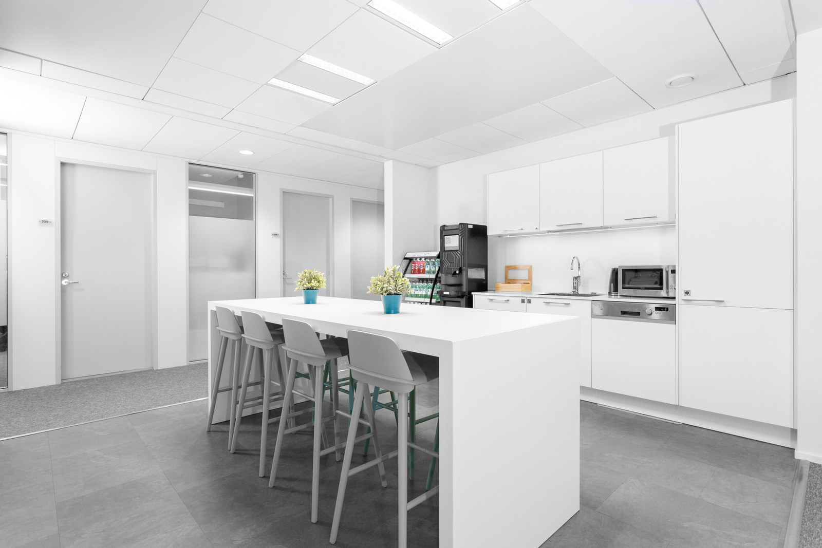 All-inclusive access to professional office space for 2 employees in Regus Pichai – รูปที่ 4
