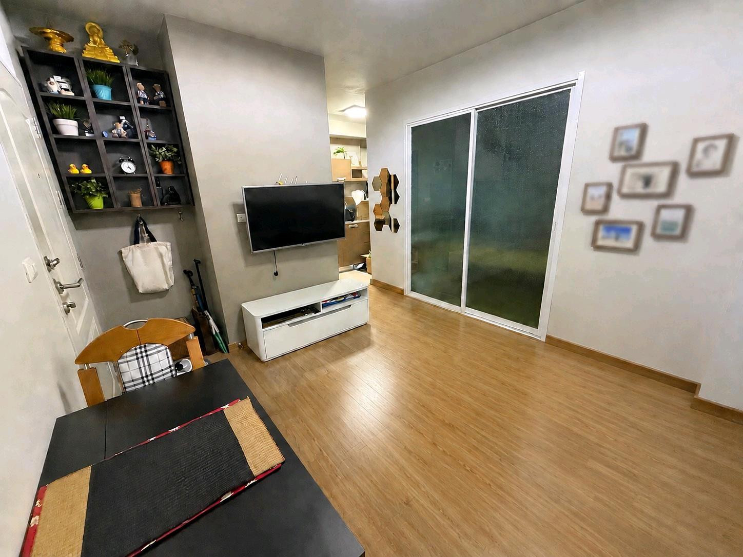 Beautiful room for sale, fully decorated, fully furnished, good view, near ARL & MRT Yellow Line, Hua Mak Station.