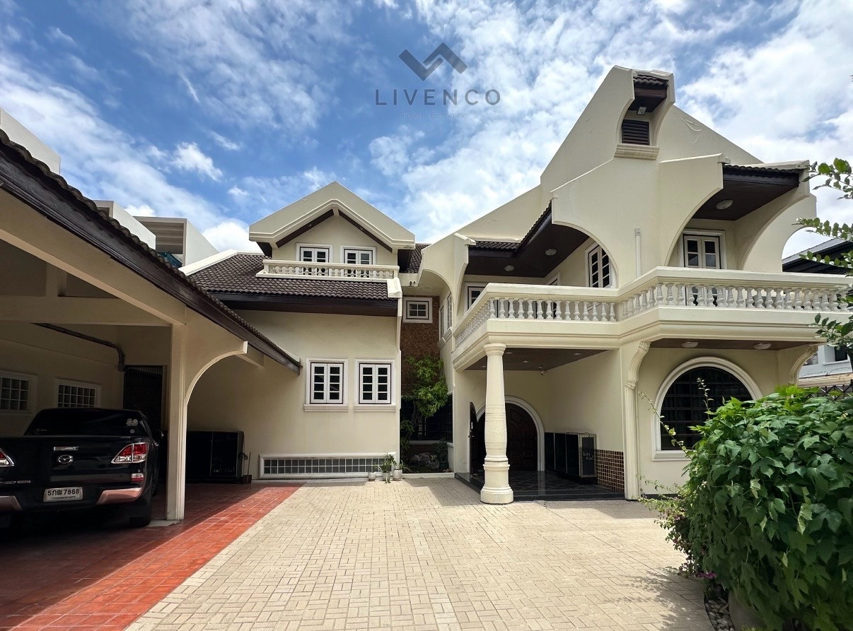 Single house for rent outside the project (Soi Suan Phlu 5, exiting the entrance to BTS St. Louis. Single house for rent outside the project (Soi Suan Phlu 5, exiting the entrance to BTS St. Louis.