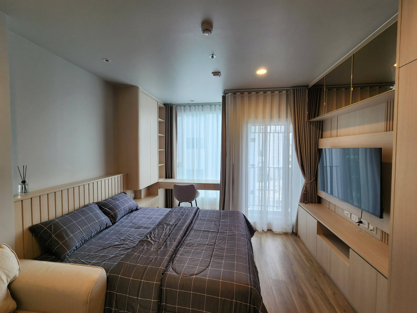 Culture Thonglor for rent, 1 bedroom, 1 bathroom, beautifully decorated, fully furnished, near BTS Thonglor, ready to move in. Culture Thonglor for rent, 1 bedroom, 1 bathroom, beautifully decorated, fully furnished, near BTS Thonglor, ready to move in.