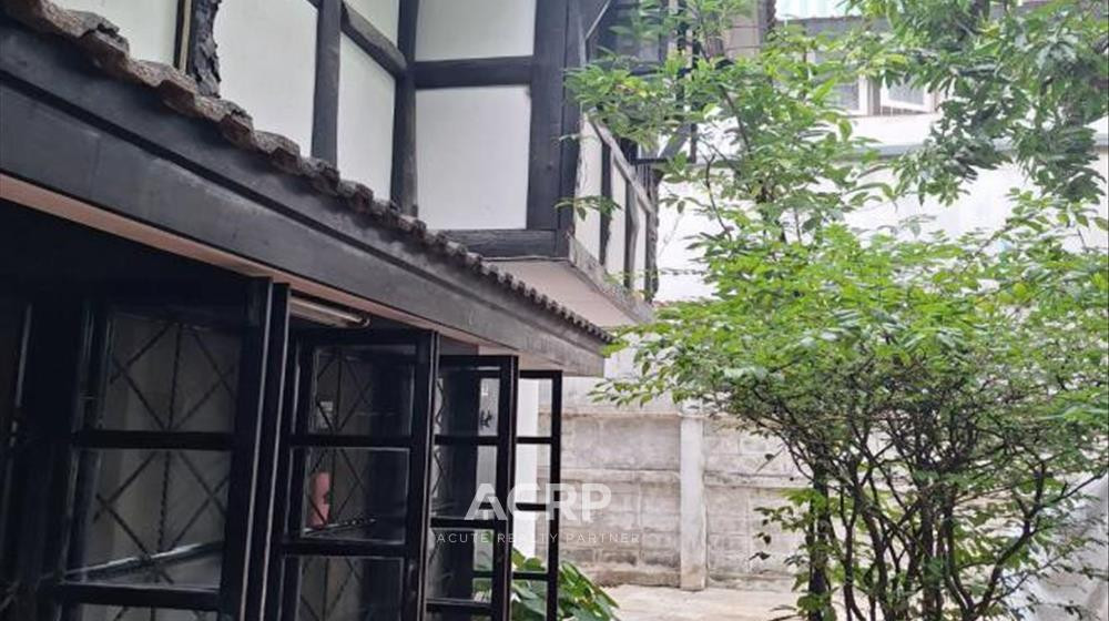 ขายบ้านเดี่ยวกลางเอกมัย | พร้อมสวนใหญ่ บนที่ดินประมาณ 97 ตารางวา (388 ตร.ม.) – รูปที่ 2