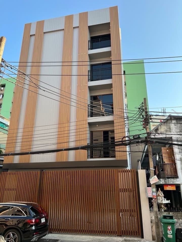 ให้เช่า ออฟฟิศ สำนักงาน 800 ตร.ม. รัชดาภิเษก MRT ห้วยขวาง 600 เมตร ที่จอดรถ 7 คัน มอเตอร์ไซค์ 15 คัน ให้เช่า ออฟฟิศ สำนักงาน 800 ตร.ม. รัชดาภิเษก MRT ห้วยขวาง 600 เมตร ที่จอดรถ 7 คัน มอเตอร์ไซค์ 15 คัน
