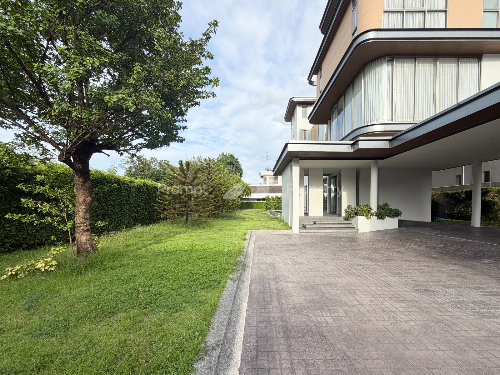 บ้านหรู Modern Luxury ติดสวนหลวงร.9 ใกล้พาราไดซ์พาร์ค   – รูปที่ 3