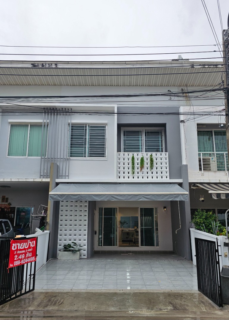 Townhome for sale The Pleno Ekkachai-Kanchanaphisek. Beautifully renovated, ready to move in
