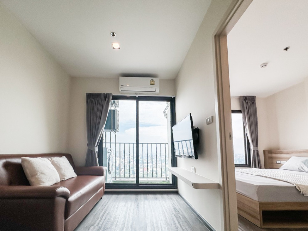 Condo for rent, Rich Park at Triple Station, 26 sq m, high floor, beautiful city view, near ARL Hua Mak. Condo for rent, Rich Park at Triple Station, 26 sq m, high floor, beautiful city view, near ARL Hua Mak.
