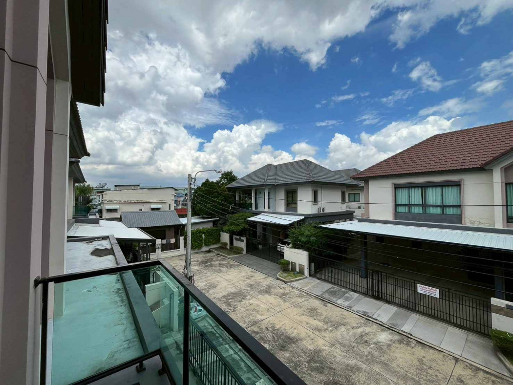Single house for rent, Bangkok Boulevard Srinakarin-Bangna, 280 sq m, 70 sq m, 5 bedrooms, 4 bathrooms, near the village center. Single house for rent, Bangkok Boulevard Srinakarin-Bangna, 280 sq m, 70 sq m, 5 bedrooms, 4 bathrooms, near the village center.