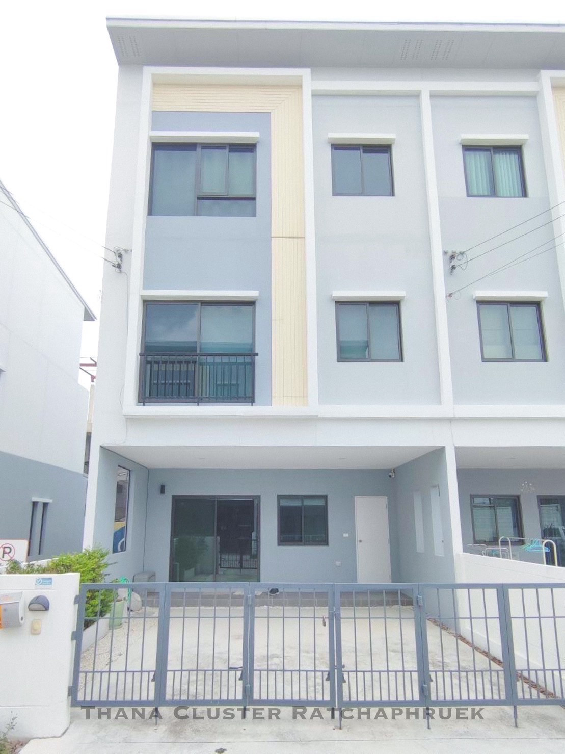 For rent, 3-story townhome, corner unit, Thana Cluster Village, Ratchaphruek - Bang Phlu Station, allows cats, good condition, ready to move in. For rent, 3-story townhome, corner unit, Thana Cluster Village, Ratchaphruek - Bang Phlu Station, allows cats, good condition, ready to move in.