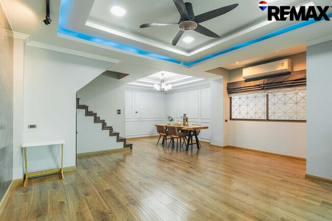 Townhome for sale next to Sala Thammasop Road. Thawi Watthana-Phutthamonthon Sai 2, good location, ready to decorate the ground floor. Townhome for sale next to Sala Thammasop Road. Thawi Watthana-Phutthamonthon Sai 2, good location, ready to decorate the ground floor.