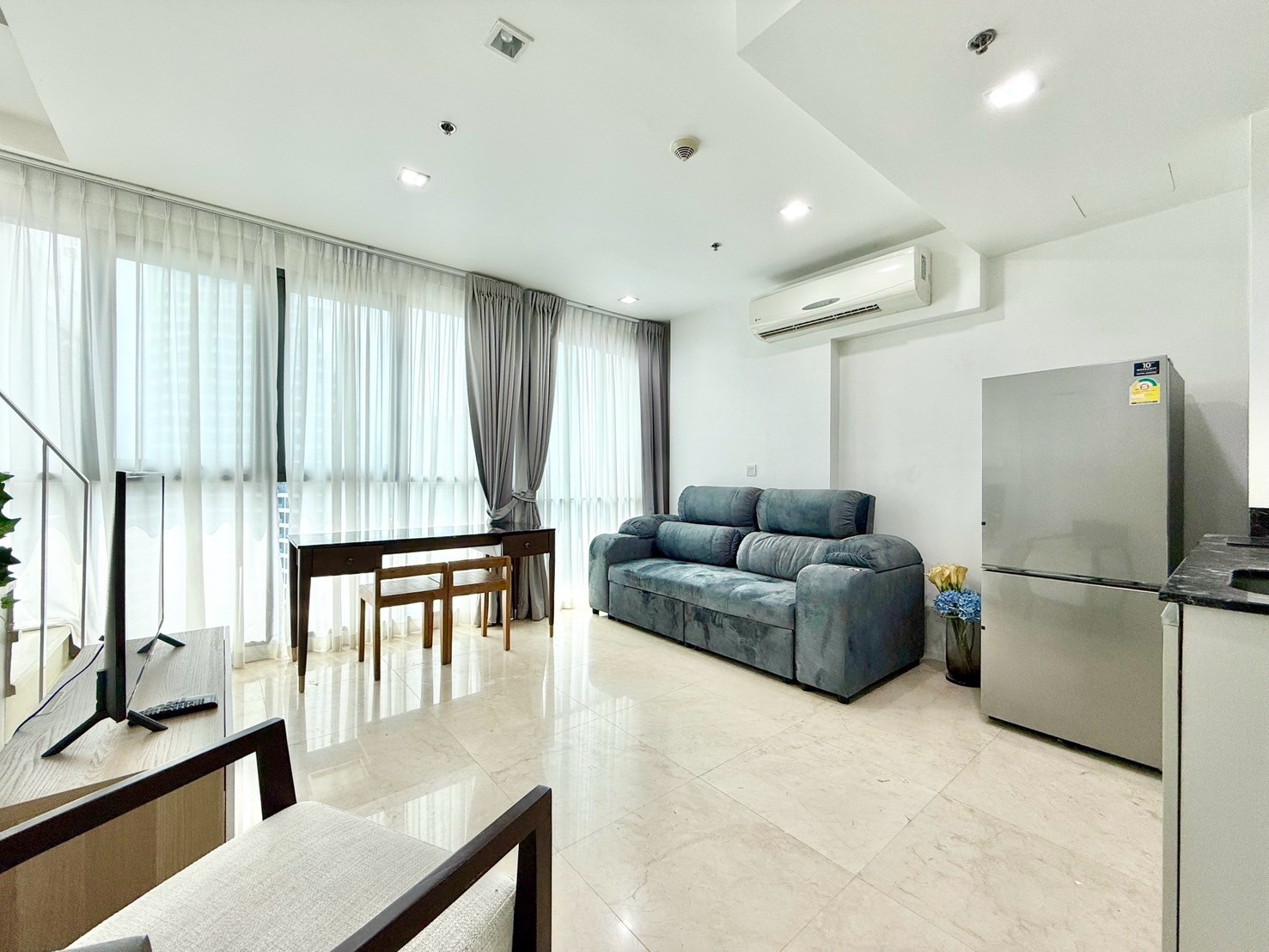 For rent ✨🌈 Ideo mobi rama 9, Duplex 1 bed 1 bath size 43 sq m. Price 23,000 baht. Call 092-2462653 Donut.