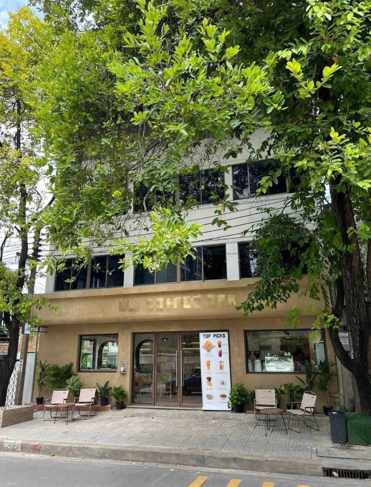 📌For Rent: Commercial Building in Ekamai, 250 sq m, 4 floors. • Suitable for Showroom / Clinic / Spa / Office / Sports Center / International School / Hostel / Restaurant, etc. 📌For Rent: Commercial Building in Ekamai, 250 sq m, 4 floors. • Suitable for Showroom / Clinic / Spa / Office / Sports Center / International School / Hostel / Restaurant, etc.