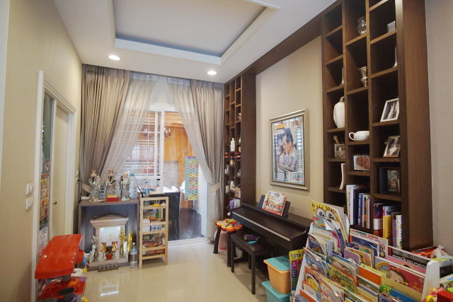 For rent, Baan Klang Muang Sathorn-Taksin 2, sample house, 23 sq m, 3 floors, built-ins throughout, very beautiful. – รูปที่ 3