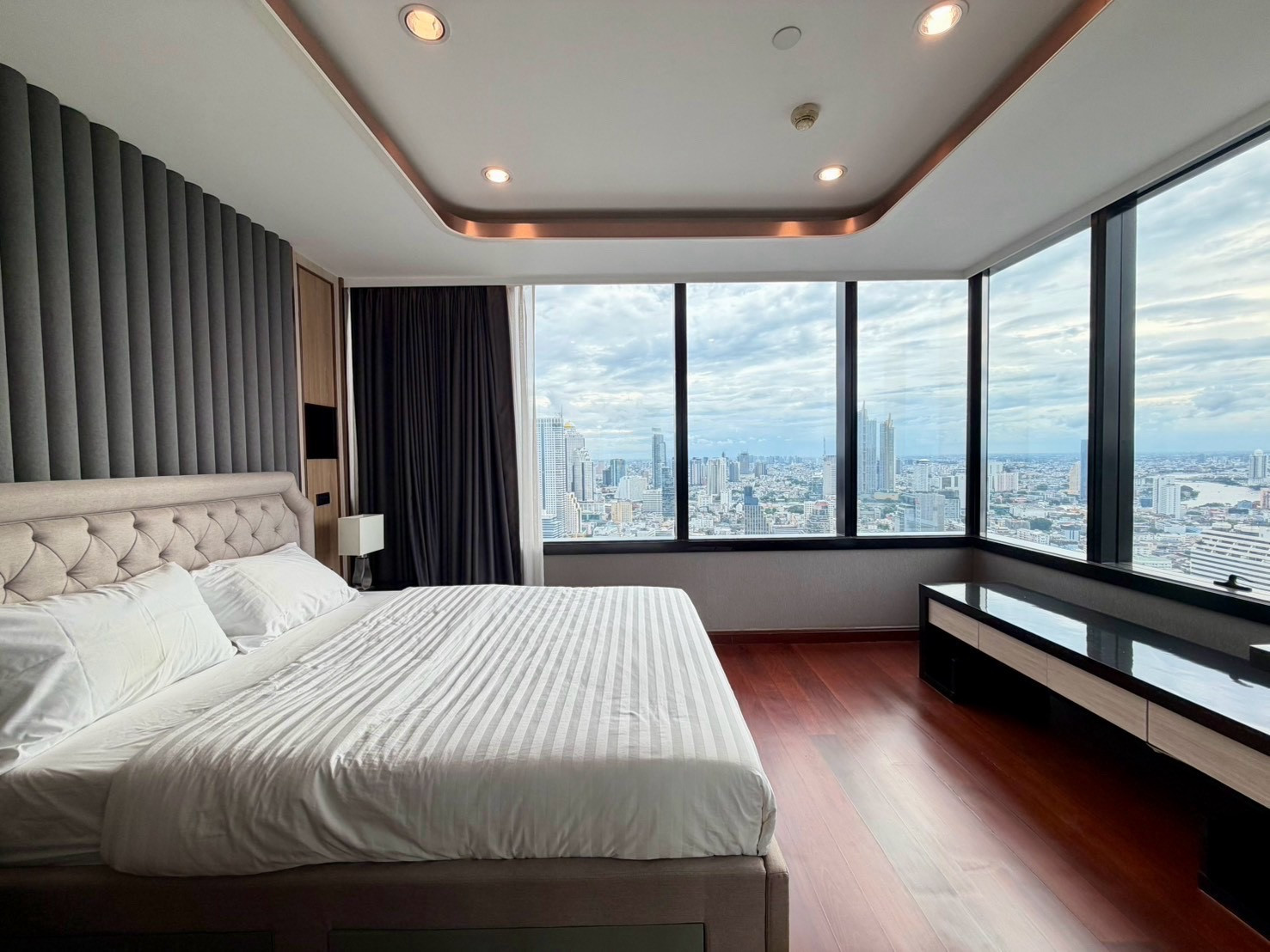 ☁️ M silom 🌟 Private floor : 140k⚜️ Large rare room