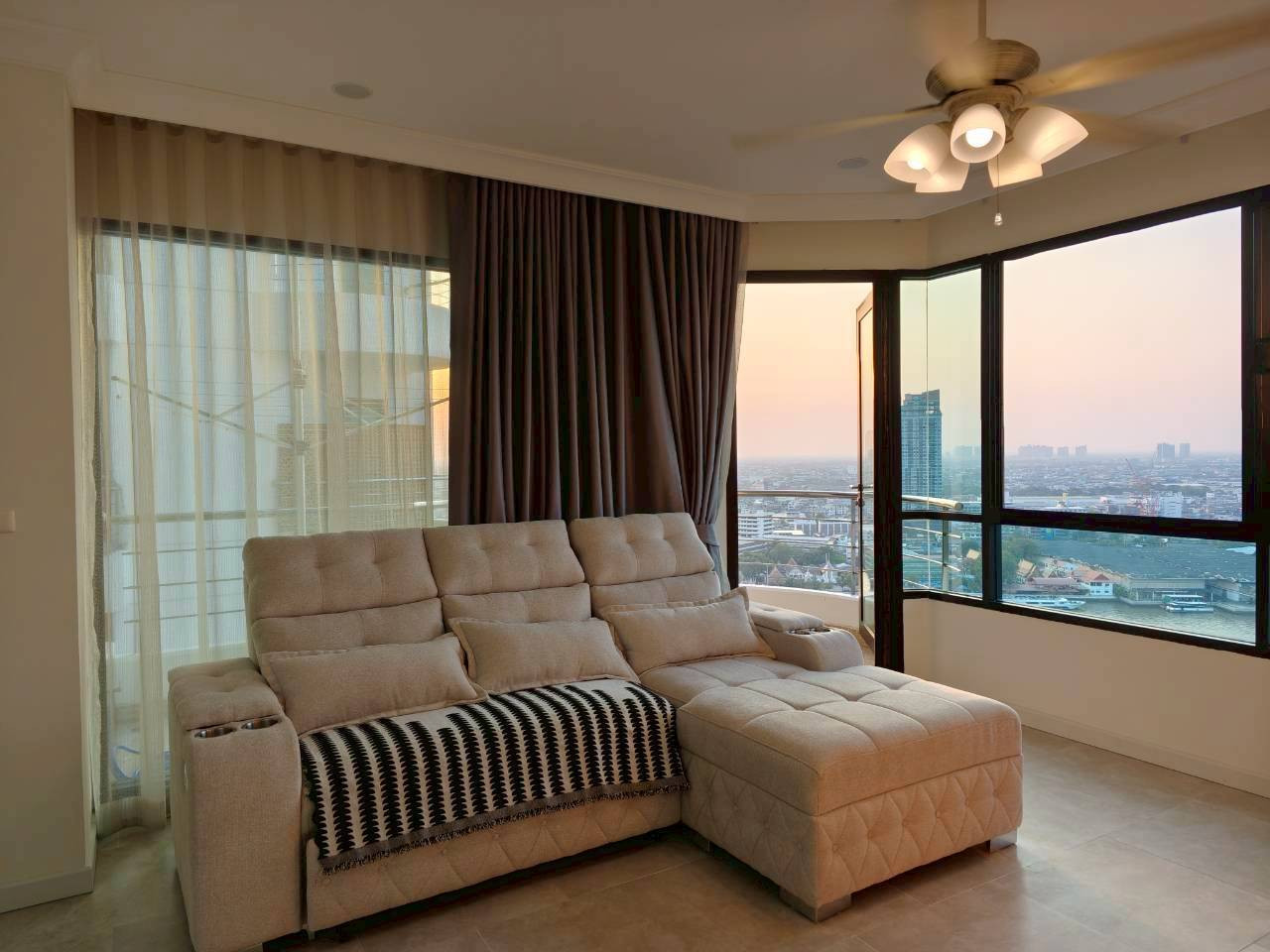 Spacious Riverfront Condo for Rent: Supalai Casa Riva (Fronte 2) 🌧️ Flood Relief Short-Term Rental Available (1-Month Lease Welcome) – Ready to Move In. 