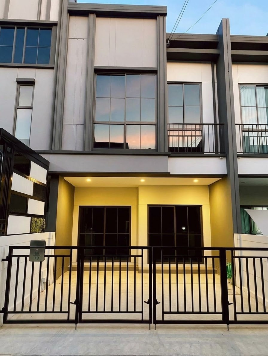 For sale &amp; rent | Townhome Verve Sai Mai, beautiful house, good location, ready to expand and complete with extras.