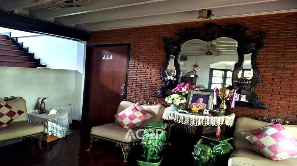 ขายบ้านเดี่ยวกลางเอกมัย | พร้อมสวนใหญ่ บนที่ดินประมาณ 97 ตารางวา (388 ตร.ม.) – รูปที่ 4
