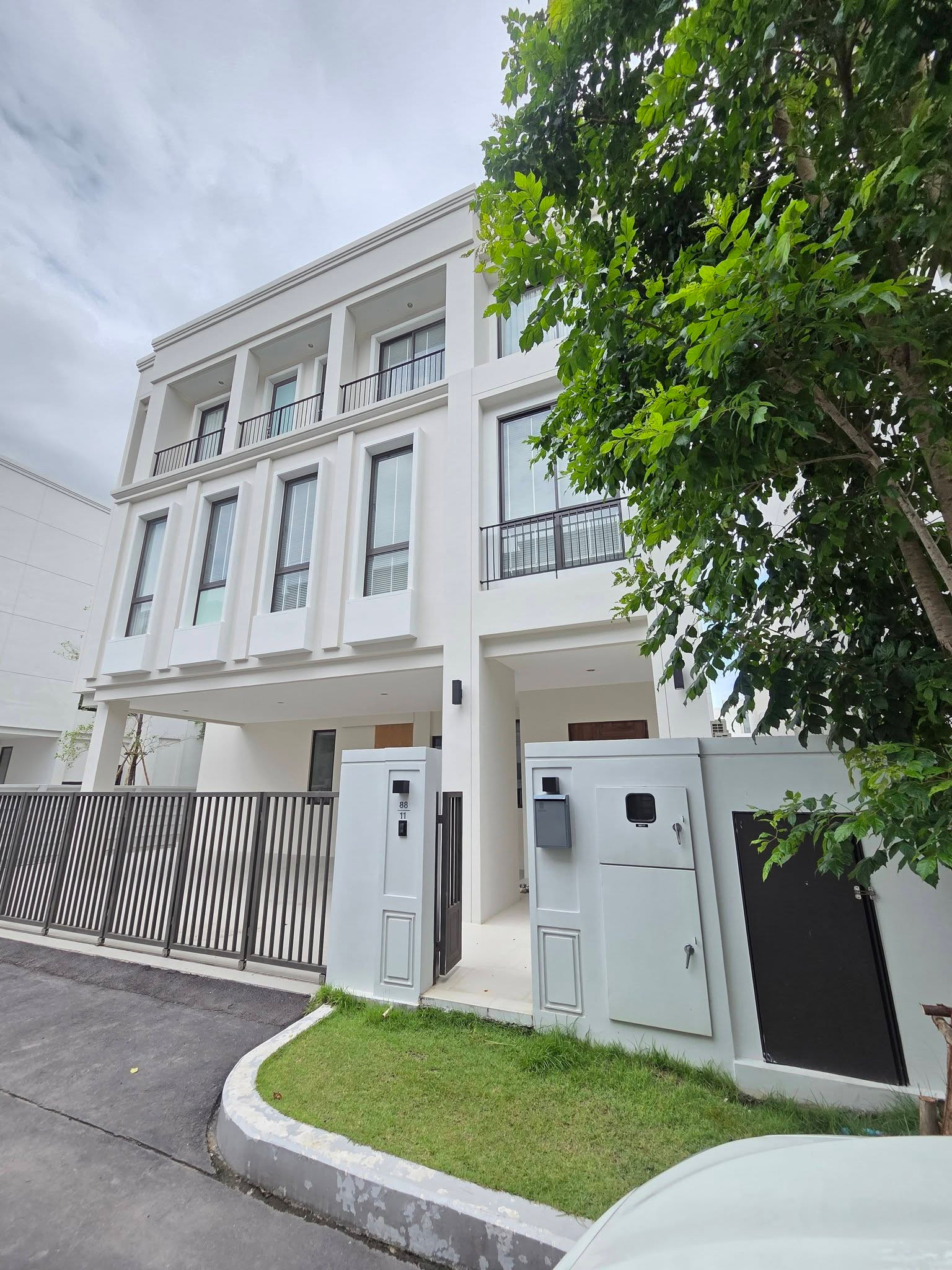 H260192 Aerie srinakarin krungthepkreetha, 390 sqm house, 4 bed, 120k/month