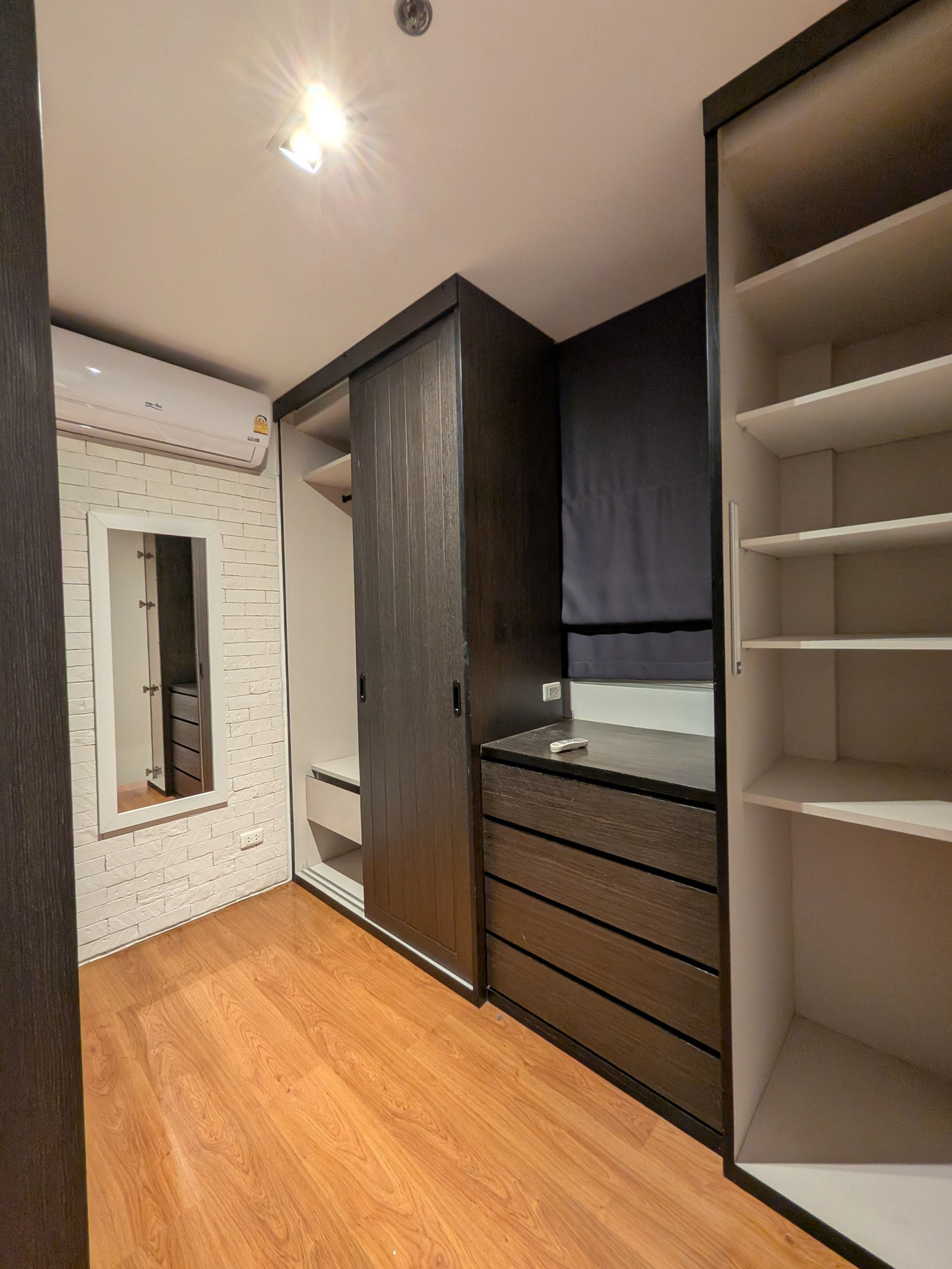 ให้เช่า ห้องมุมชั้นสูง ตกแต่งใหม่สไตล์ Loft คอนโด วัน เอ็กซ์ สุขุมวิท 26 (Condo One X) 1 นอน 50 ตรม ชั้น 23 วิวเมือง ใกล้ BTS พร้อมพงษ์ – รูปที่ 4