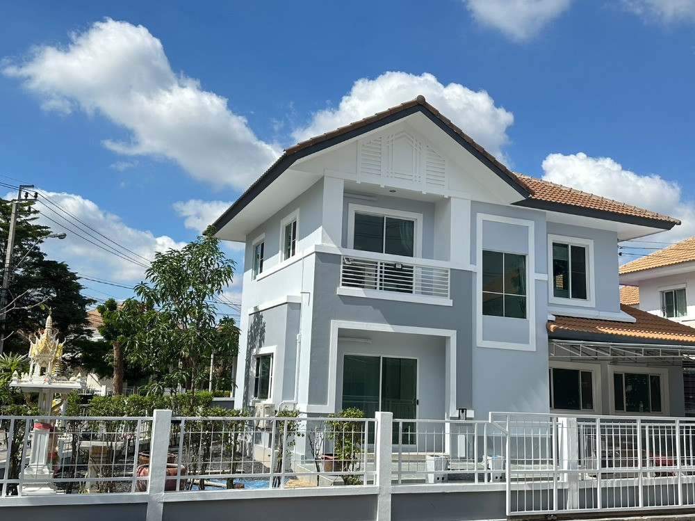 🔥 Lancio Ramkhamhaeng – Outer Ring Road (Mistine)  📍 Single house, corner plot, in front of the garden 🛏️ 4 bedrooms | 2 bathrooms 💰 Rent 35,000 baht