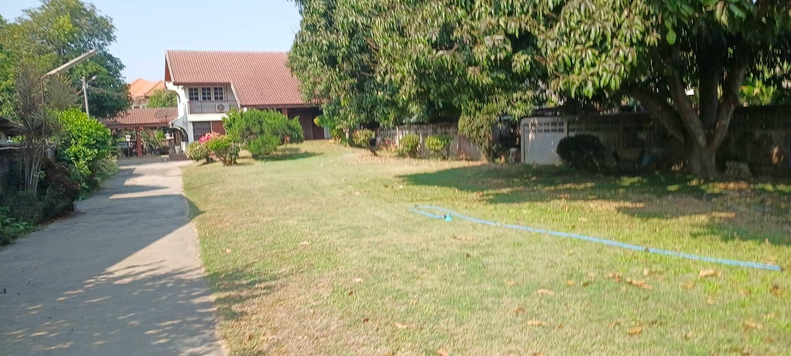 Land for sale 588 square wah (with 2 houses) along the Chao Phraya River, Mueang District, Sing Buri Province, city side, very beautiful, very hard to find. – รูปที่ 4