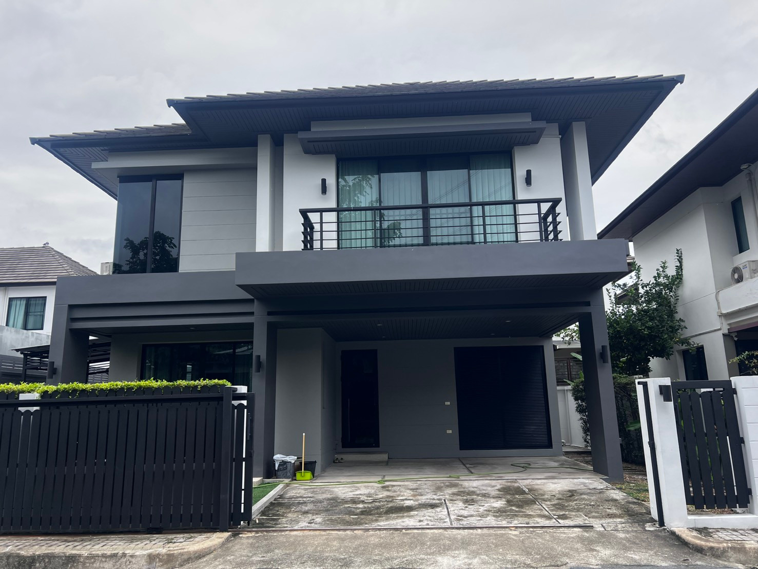 Single house in Bangna, ready to move in, fully furnished, near Mega Bangna. Single house in Bangna, ready to move in, fully furnished, near Mega Bangna.