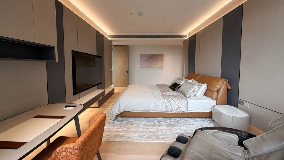 📌Rental : EI8TEEN SEVEN ( One Bangkok ) , 3 Beds 4 Bath , Floor 16 , 175 sqm   ** Pet Friendly Condo 🐶🐱  🔥🔥Rental price : 400,000 THB / Month🔥🔥   𝗠𝗼𝗿𝗲 𝗜𝗻𝗳𝗼𝗿𝗺𝗮𝘁𝗶𝗼𝗻 𝗙𝗼𝗿 𝗟𝗶𝘃𝗶𝗻𝗴 𝗮𝗻𝗱 𝗜𝗻𝘃𝗲𝘀𝘁𝗺𝗲𝗻𝘁 📱Tel : (+66) 061-9979 – รูปที่ 4