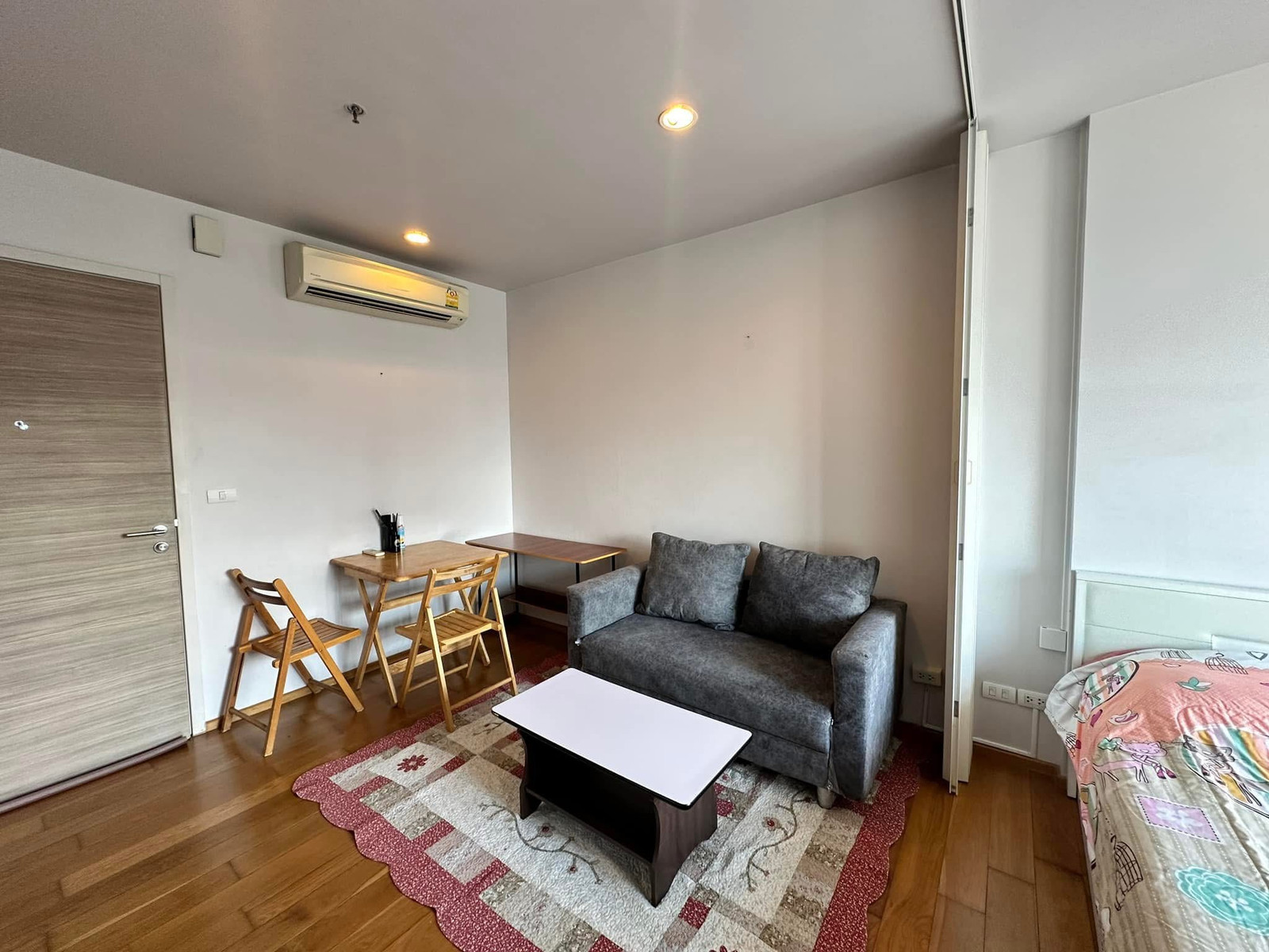 For Rent Hive- Taksin BTS Wong Wian Yai >> Studio , size 30 sq.m., Beautiful room, fully furnished. For Rent Hive- Taksin BTS Wong Wian Yai >> Studio , size 30 sq.m., Beautiful room, fully furnished.