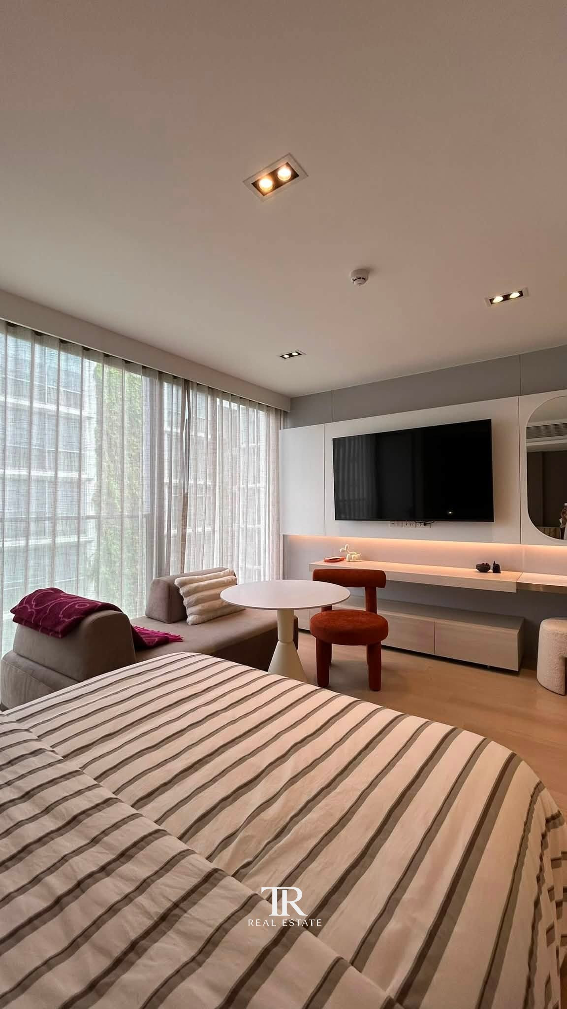 Scope Promsri 1 Bed near BTS Phrom Phong [Pet-Friendly] Free AIS Net + Coway drinking water + housekeeping! (PK0182)