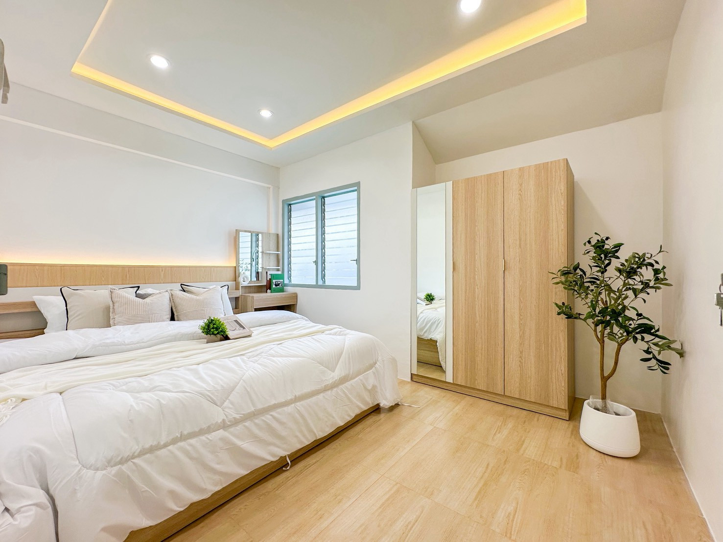 🎁 Newly decorated throughout, ready to move in! 📢 2-story townhome for sale, Baan Eua-Athorn, Yuwittaya 12, Nong Chok 🌟 Fully furnished, can park in the house, very good price!