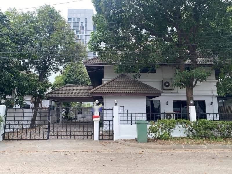 Single house outside the project near SISB International School | Regent’s | KIS Single house outside the project near SISB International School | Regent’s | KIS