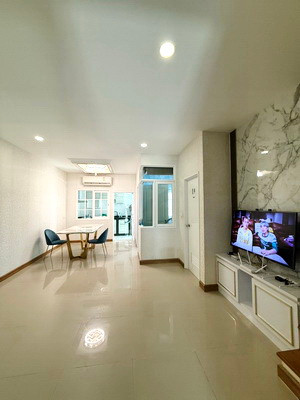 [ให้เช่า] FOR RENT GOLDEN TOWN SATHORN / 4 bedrooms 3 bathrooms / 20 Sqw. 117 Sqm. **28,000** PET FRIENDLY. CLOSE TO BTS WUTTAKAT – รูปที่ 2