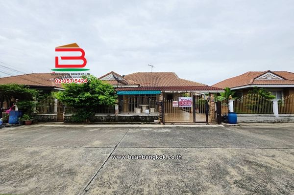 บ้านเดี่ยว ชั้นเดียว เนื้อที่ 52.5 ตร.ว. หมู่บ้านซื่อตรง (รังสิตคลอง 3 ซอย 34) ถนนรังสิต-นครนายก ตำบลบึงยี่โถ อำเภอธัญบุรี ปทุมธานี