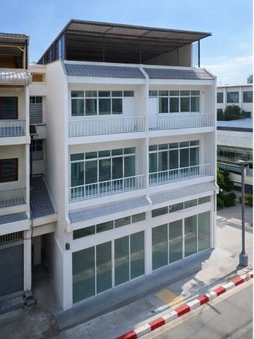 showrooms 2 adjoining shophouses Rent Near MRT SiUdom 400m. clinics 44,999 THB/month. Corner unit on 56.5sq.wa.with 900 sq.m. usable area.