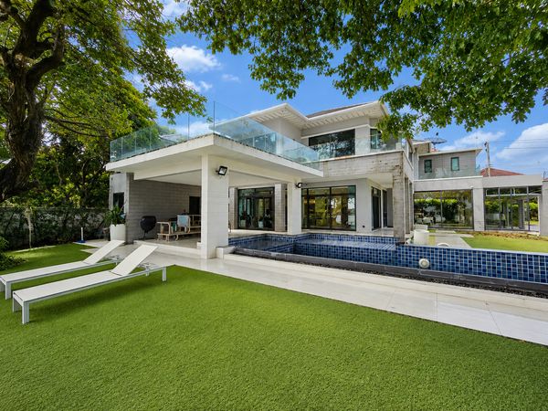 [Plot next to lake] Luxury house Perfect Masterpiece Rangsit, size 223 sq m. | 553 sq m. | 5 bedrooms, 5 bathrooms | Private pool, lake view.