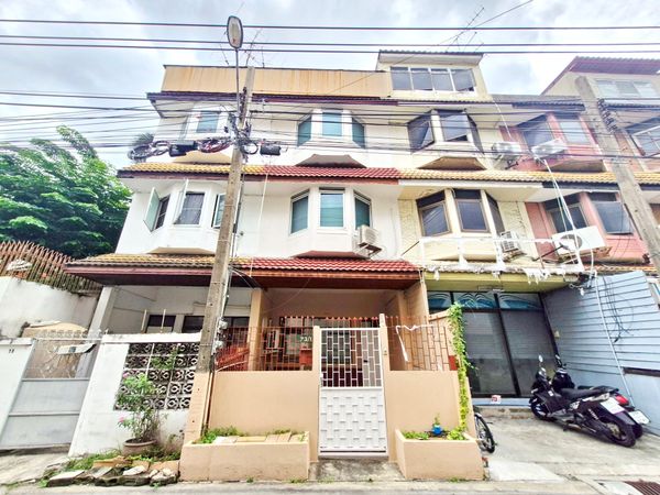 HK0683♛Townhouse 4 bedrooms for rent⚝Ratchada-Lat Phrao♜MRT Ratchadaphisek∞099-5919653,065-9423251▚Line@sureresidence