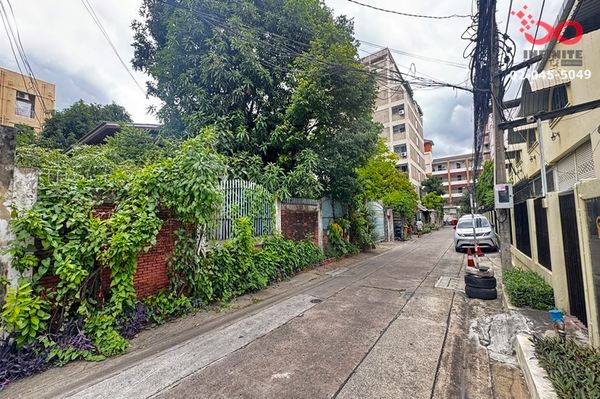 House for sale with land 163 sq m. Sutthisan Winitchai, Soi Inthamara 47, Soi Ratchadaphisek 17, location in the heart of the city, near MRT.