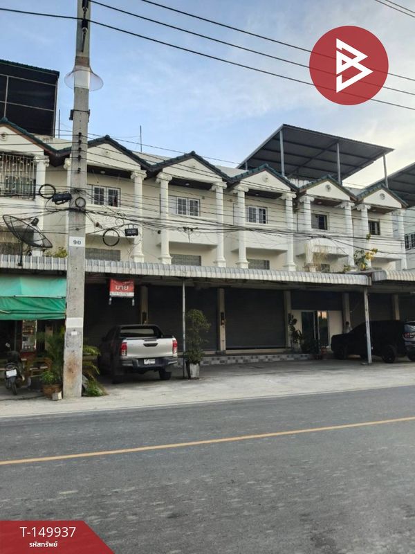 Commercial building for sale, Poonphit Villa 3, in the heart of Ban Bueng, Chonburi.