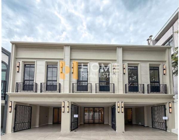 Townhouse, Soi Pridi Phanomyong 42 / 3 Bedrooms (FOR SALE) GNG250