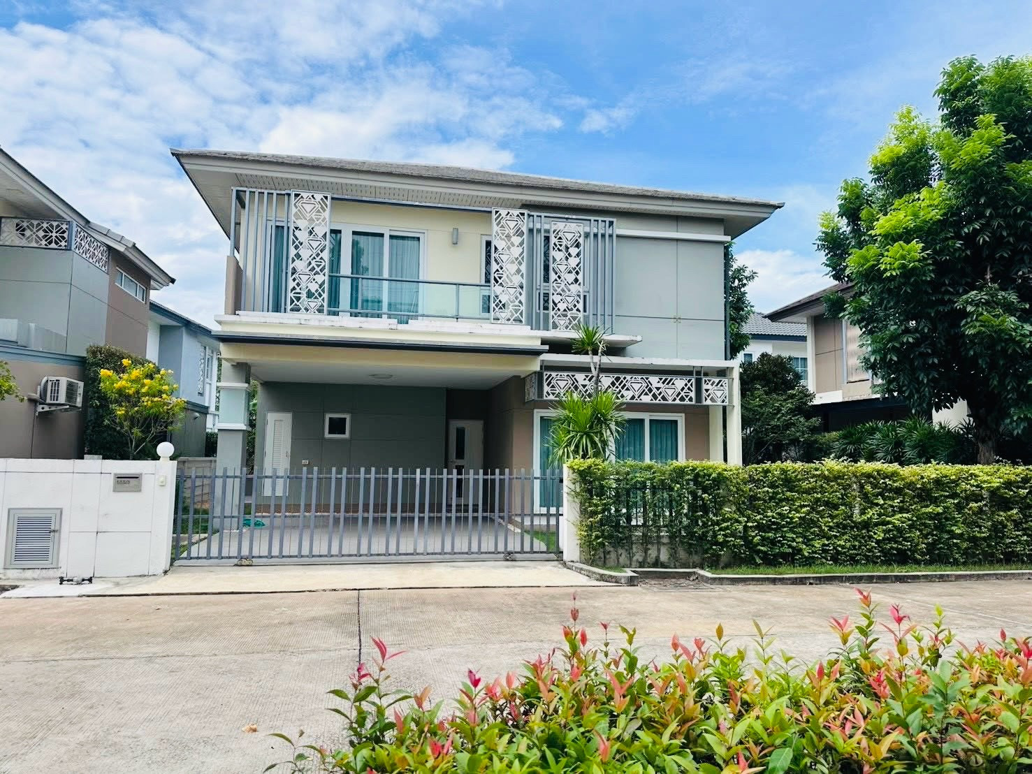 Single house for rent Leneo Srichan Village