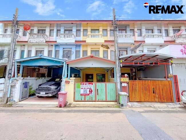 3-story townhome, Soi Khubon 27, completely renovated, area 19 sq m. No need to pay common fees. The back of the house has an open view. Near the Pink Line MRT station. (Khubon Station) 3-story townhome, Soi Khubon 27, completely renovated, area 19 sq m. No need to pay common fees. The back of the house has an open view. Near the Pink Line MRT station. (Khubon Station)