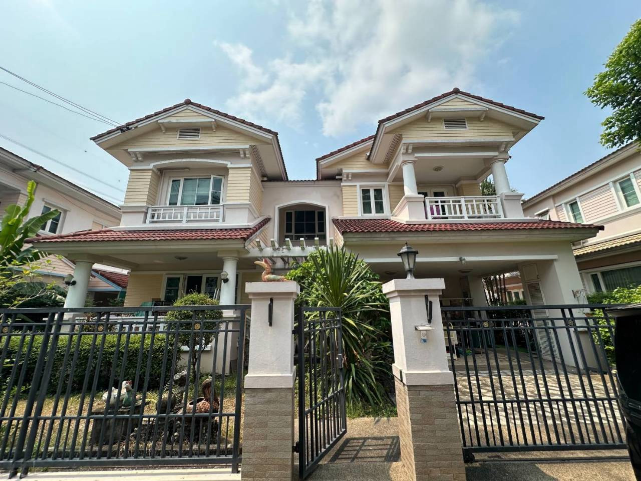 98037 - Urgent sale! Large detached house, Nantawan Prachachuen, prime location, best value in the project! 98037 - Urgent sale! Large detached house, Nantawan Prachachuen, prime location, best value in the project!