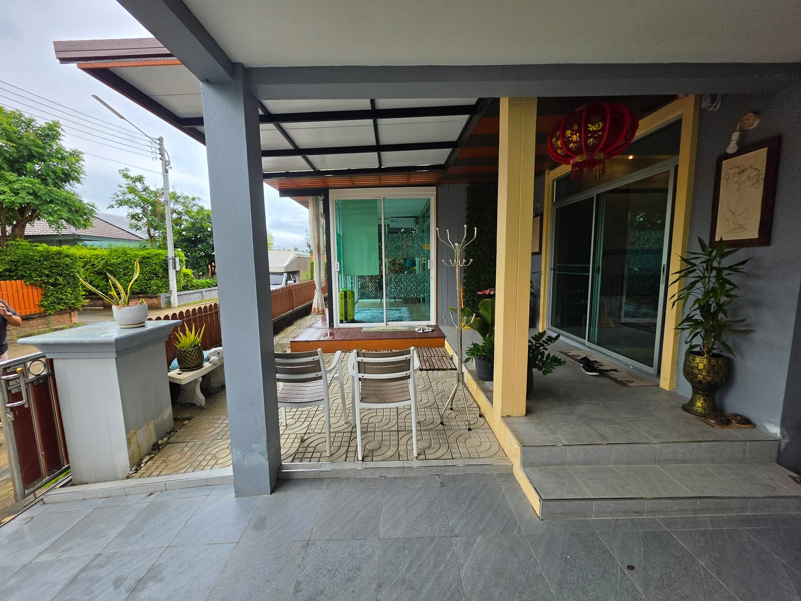 House for sale at a special price with furniture, just carry your bags and move in. Renovated the whole house. The  is selling it himself.