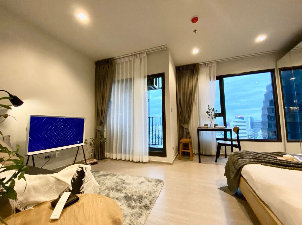 🏙️ For rent, Life Asoke Rama 9, beautiful room, fully furnished, high floor, city view, ready to move in. You can make an appointment to see the room ✨