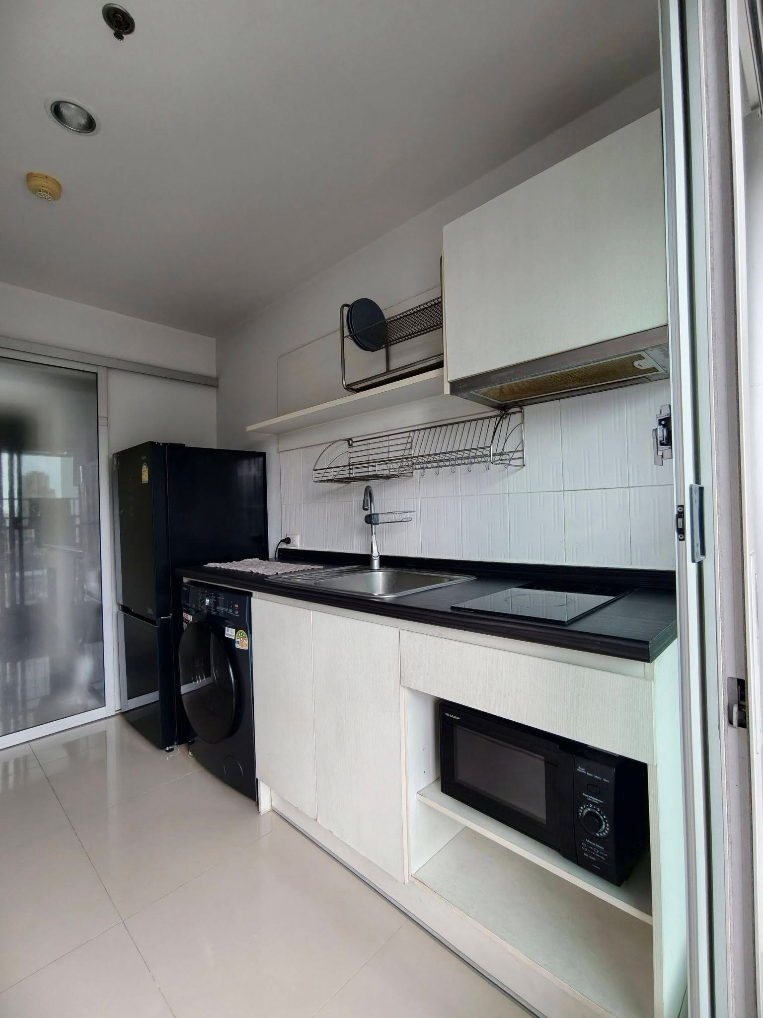 For rent Aspire Rama 9 ตกแต่งครบ พร้อมเข้าอยู่ ใกล้  MRT พระราม9 -RW008425 – รูปที่ 4