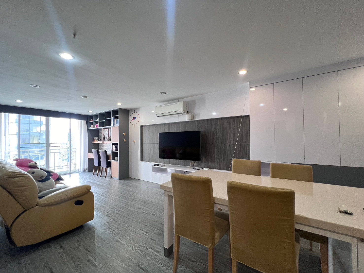 ✨ 2 ห้องนอน | ชั้นสูง วิวสวย ฟังก์ชันลงตัว บนทำเลอโศก 📍 Asoke Place – รูปที่ 3