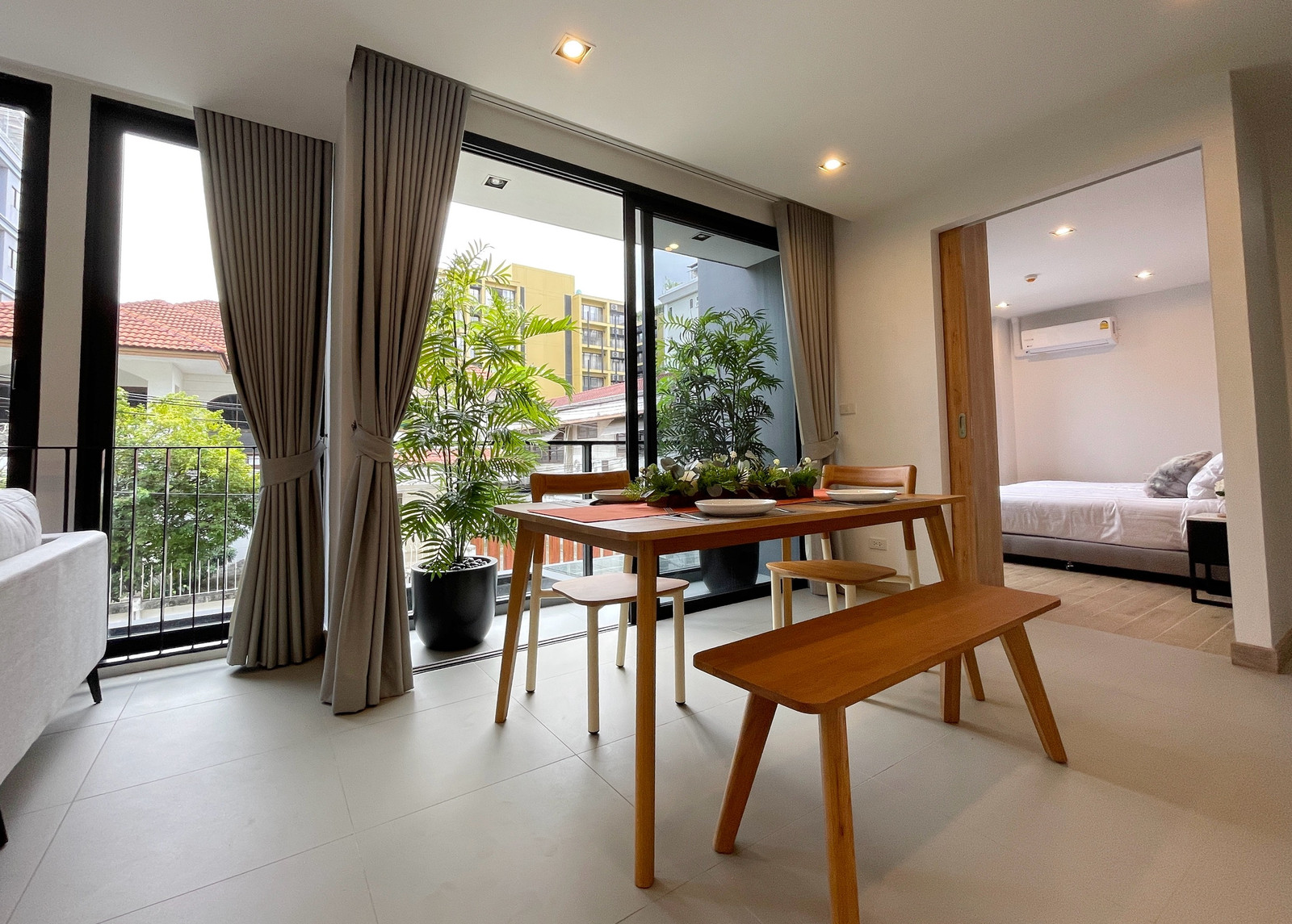 For Rent - Pet Friendly Apartment in Soi Ruamrudee - Ploen Chit (750 Meters Lumpini Park and 1.2 Kilometers from BTS) , Near Embassy and Rajdamri Zoning