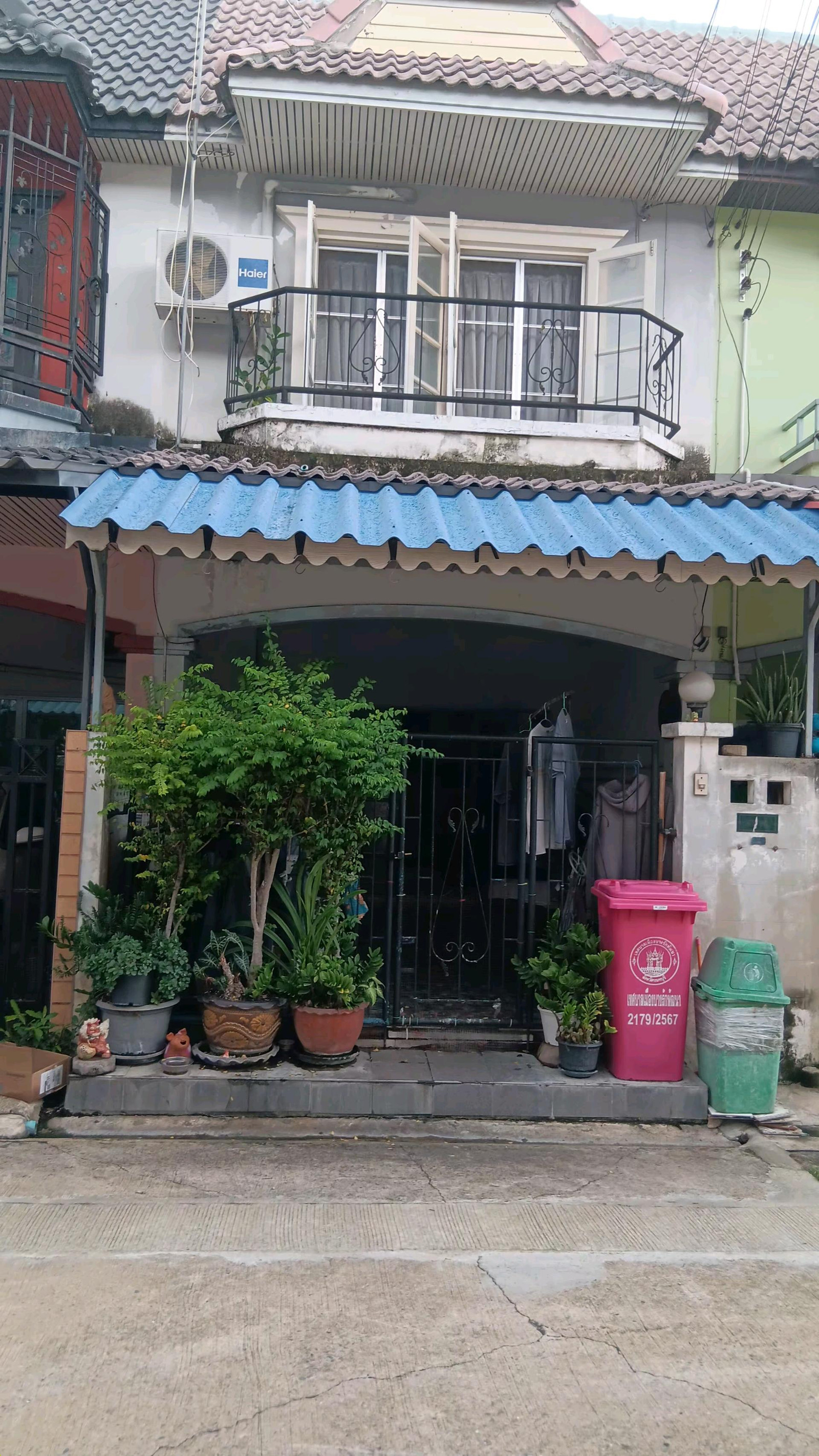 2-story townhouse for sale, Manawadi Park Village, Bang Bua Thong. 2-story townhouse for sale, Manawadi Park Village, Bang Bua Thong.