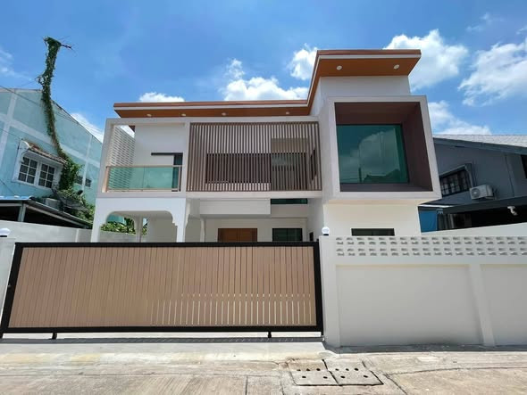 Single house for sale, Soi Lat Phrao 87, area 59 square meters, 5 bedrooms, near MRT, Khlong Chao Khun Sing Subdistrict. Wang Thonglang District Bangkok