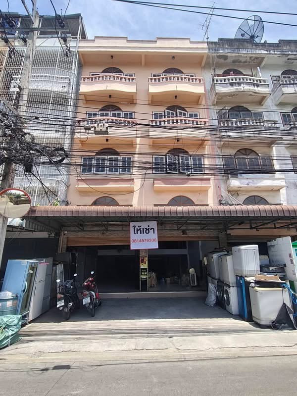 Commercial building for rent, 4.5 floors, 2 units, Soi Phetkasem 68, good location, convenient travel, near MRT Lak Song / The Mall Bang Khae. Commercial building for rent, 4.5 floors, 2 units, Soi Phetkasem 68, good location, convenient travel, near MRT Lak Song / The Mall Bang Khae.
